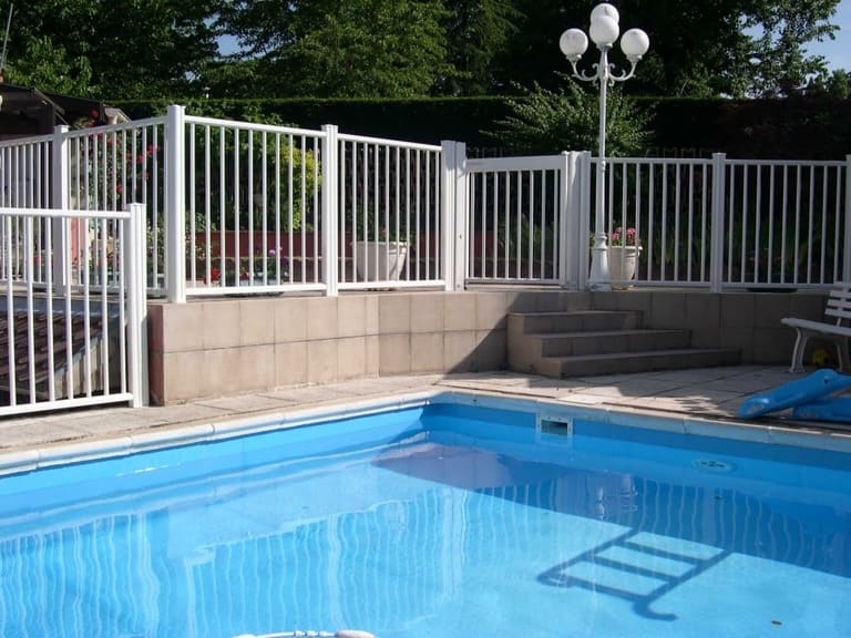 Barrière piscine aluminium Les Portaliers Saint-Maur-Des-Fossés
